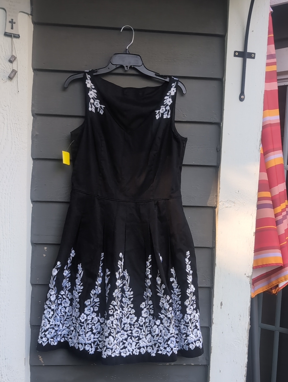White House Black Market Black Floral Embroidered Fit & Flare Dress Size Medium